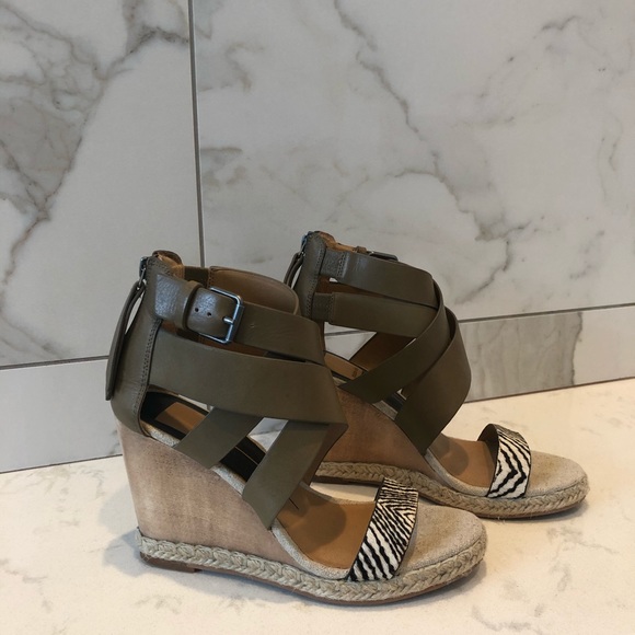 Dolce Vita wedges with zebra print toe strap - Picture 2 of 4